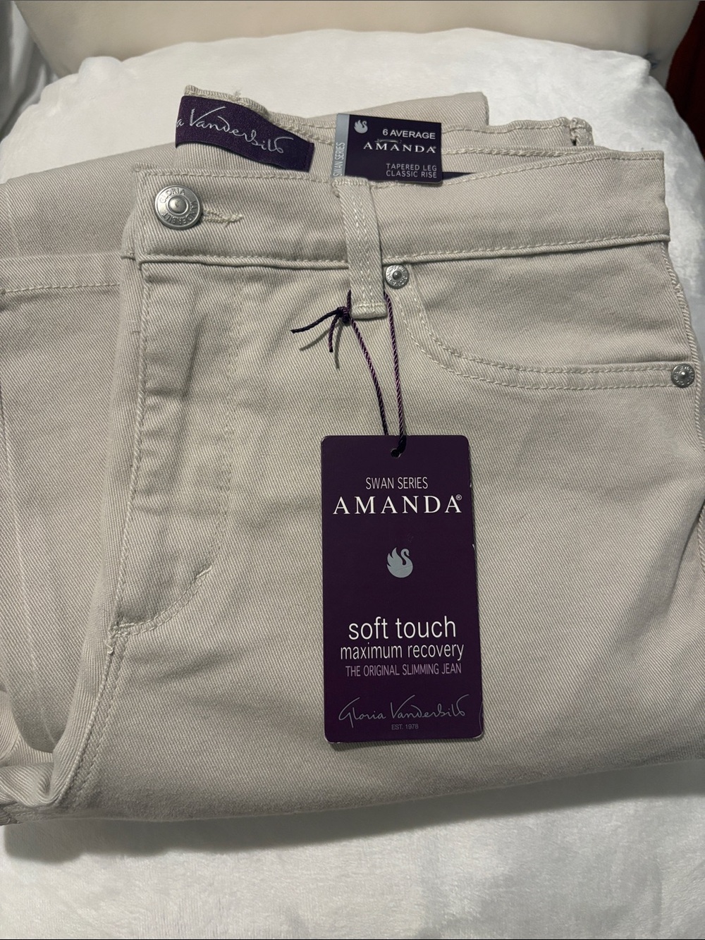 Gloria Vanderbilt, AMANDA Swan Series Soft Touch Jeans - Light Beige NWT